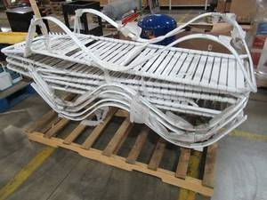 lot 421 image: 5 Sun Isle Parker Stackable Metal Stationary Chaise Lounge Chair(s) with White Strap Seats LW-2014M-3
