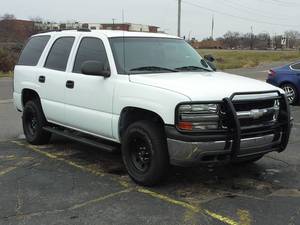 lot 1 image: 2004 Chevy 4WD Tahoe