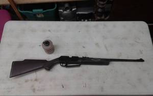 lot 12 image: Daisy Powerline 88 BB Gun, With BBs.