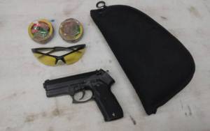 lot 13 image: Gammo PT-80 Co2 Powered Pellet Gun With Case Pellet & Safety Glasses