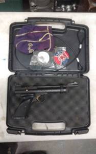 lot 14 image: Crossman 2240 Co2 Powered Pellet Gun With Gun Case & Assorted Pellets