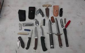 lot 16 image: Lot Of Assorted Knives