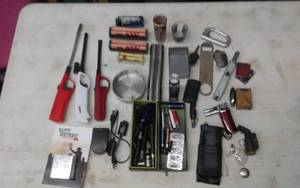 lot 17 image: Smoking, Bar & E-Cig Related Paraphanelia