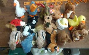lot 42 image: 16-Beanie Babies