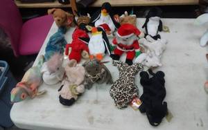 lot 44 image: 16-Beanie Babies