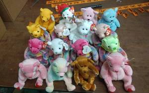 lot 53 image: 16-Beanie Babies