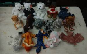 lot 56 image: 16-Beanie Babies