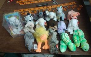 lot 57 image: 16-Beanie Babies