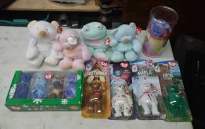 lot 58 image: Lot Of Assorted Ty Bears