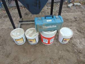 Sandblaster Cabniet With Supplies