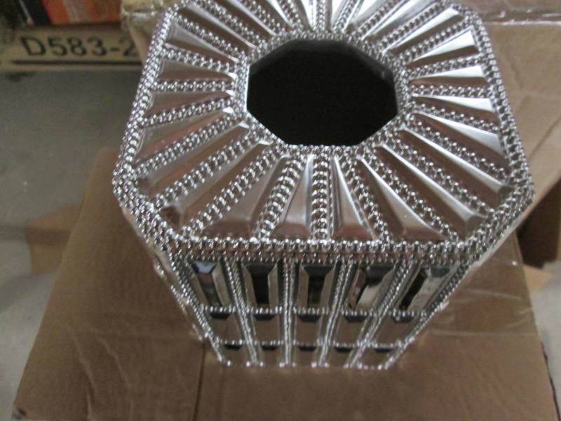 lot 122 image: Glitz Boutique Tissue Box Cover (Ch...