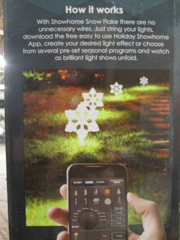 lot 37 image: Holiday Show Home App Snow Flake -B...