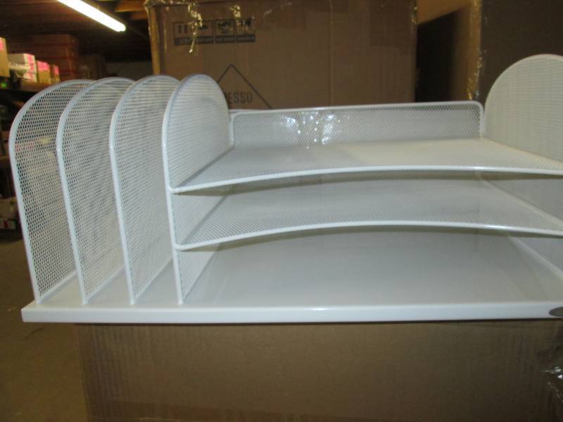 lot 95 image: Safco Onyx Mesh Desk Organizer (Whi...