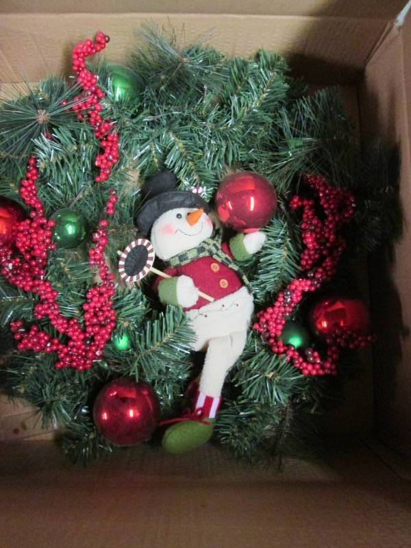 lot 186 image: Snowman Wreath 3A...
