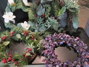 lot 27 image: Garland & 3 Wreaths 9C