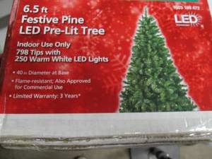 lot 66 image: 6.5 Festive LED Pre-Lit Tree