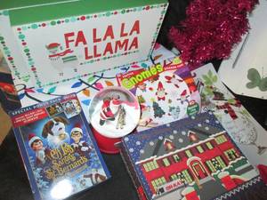 lot 90 image: Lot of Christmas Decor