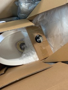 lot 11 image: Swiss Madison St. Tropez 1-Piece 0.81.28 GPF Dual Flush Elongated Toilet in White