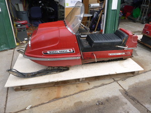 lot 3 image: Vintage 1970 Wheel Horse Safari 335 Snowmobile