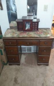 lot 3 image: Vintage Student Desk