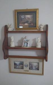 lot 8 image: Lot Of ALL Living Room Wall Decor Thomas Kinkade Pictures & Figurines, Other Victorian Prints, Boyds Bears With Shelf, More
