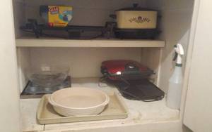lot 12 image: Lot Of Kitchen Items