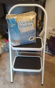 lot 28 image: Twin Electric Blanket, Step Stool