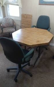 lot 29 image: Octagonal Table With Leaf, 6 Chairs On Wheels- 3-Green, 3-Pattern