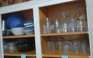 lot 34 image: Kitchen Cupboard Contents Pyrex, Bowls, Glasses, China. Bring Wrap And Boxes For Load Out