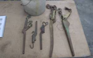 lot 60 image: 2-Large & 3-Small Chain Binders