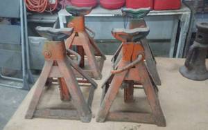 lot 62 image: 4-Jack Stands