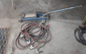 lot 64 image: Hydraulic Floor Jack, 2-Pair Jumper Cables