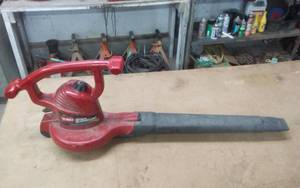 lot 76 image: Toro Electric Blower