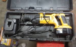 lot 85 image: Dewalt 18 Volt Sawzall