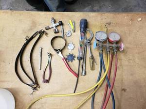 lot 119 image: Vintage Automotive Tools & AC Gauges