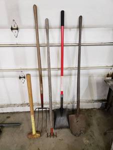 lot 120 image: Shovels, Pitch Fork, Maul