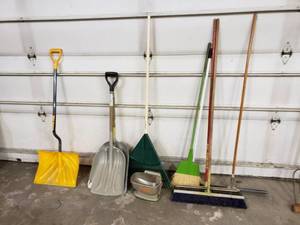 lot 121 image: Shovels, Rake, Brooms, Squeegee, Wizz Power Fertilizer, Salt Spreader