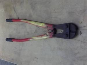 lot 130 image: HIT 16m 36 In 58 Bolt Cutter