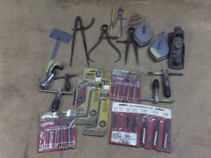 lot 144 image: Chalk Lines, Compass, Gauge Calipers, Stanley 220 Plane, Screw Extractors