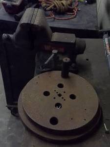 lot 146 image: Wilton 5 In Bench Vise, Round Steel Piece Used As Anvil