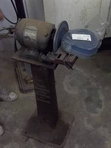 lot 147 image: Craftsman 12 HP Sander With Stand & Extra Discs