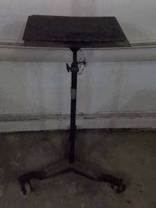 lot 150 image: Rolling Adjustable Table (Good Welding Table)