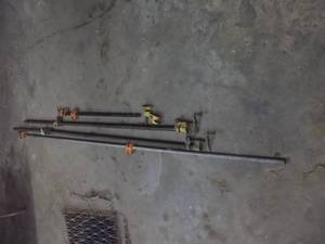 lot 195 image: Lot Of Assorted Pipe Clamps 3 to 8 Ft