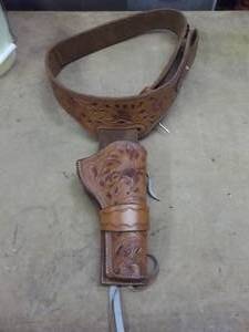 lot 201 image: Leather Holster Belt