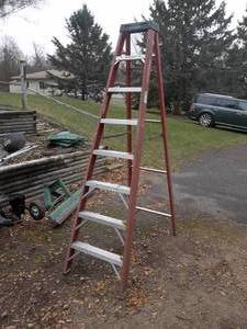 lot 208 image: 8-Ft Step Ladder