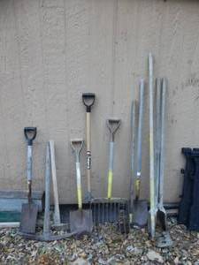 lot 211 image: Shovels, Pick Axe, Hoe, Pitch Fork, Post Hole Digger, Rake