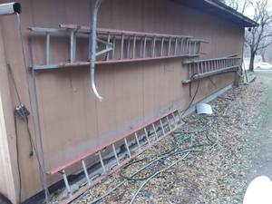 lot 216 image: 5-Pieces Extension Ladders