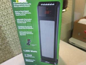 lot 49 image: Hunter Digital Ceramic Tower Heater...