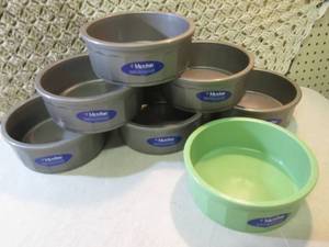 lot 110 image: 7 Large 6 Cup Dog Bowls  RM1 ...