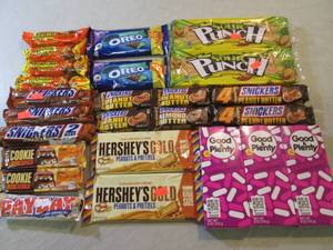 lot 116 image: Lot of Assorted Candy  B-2...